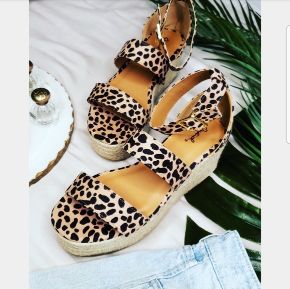 🆕️//The Safari// Tan leopard print Espradrilles - Picture 3 of 4